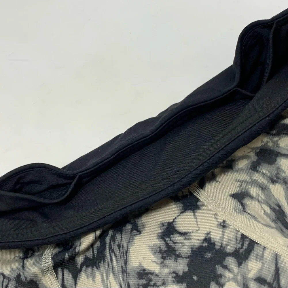 Lululemon Leggings Crop Tan Black Size 4